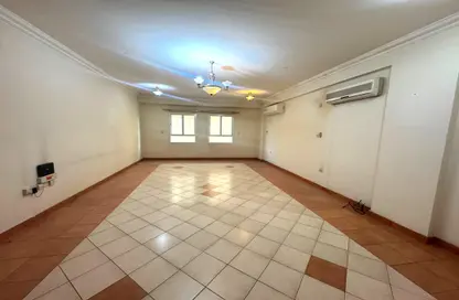 Apartment - 3 Bedrooms - 3 Bathrooms for rent in Umm Ghuwalina - Umm Ghuwailina - Doha