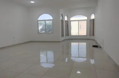 شقة - 5 غرف نوم - 3 حمامات للايجار في شارع الوعب - الوعب - الدوحة