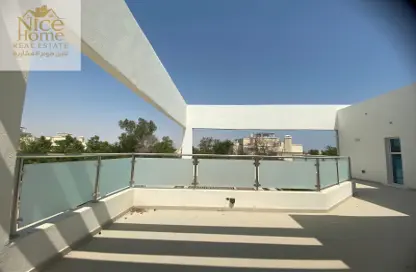 فيلا - 8 غرف نوم - 6 حمامات للايجار في الدفنة - الدفينة - الدوحة