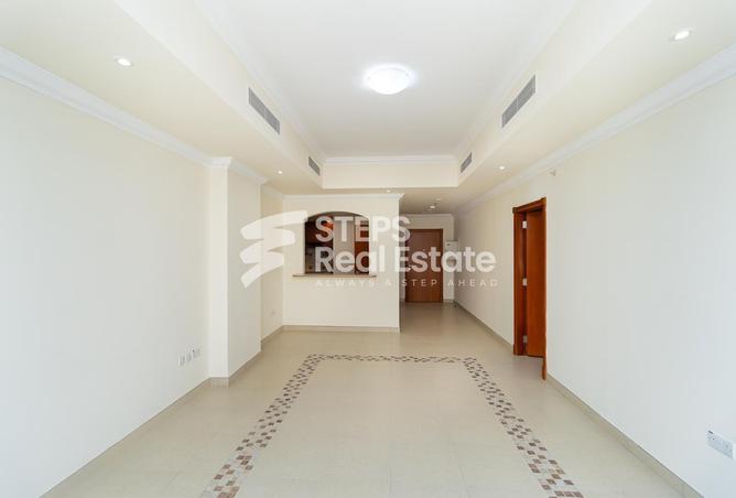 Apartment - 1 Bedroom - 2 Bathrooms for rent in West Porto Drive - Porto Arabia - The Pearl Island - Doha