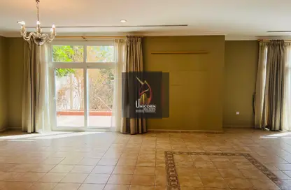 مجمع سكني - 3 غرف نوم - 3 حمامات للايجار في شارع ام السنيم - عين خالد - الدوحة