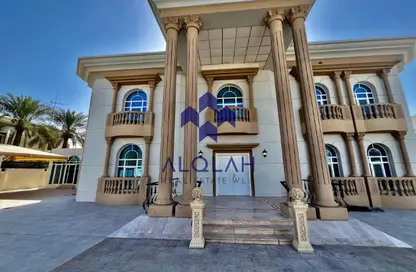 Villa - 5 Bedrooms - 7 Bathrooms for rent in Al Dafna - Al Dafna - Doha