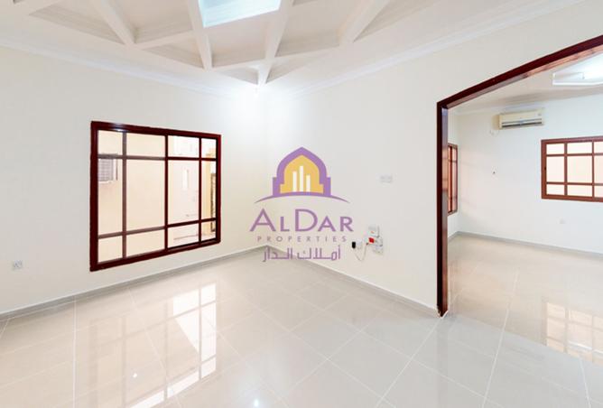 961389 - Property Image 2