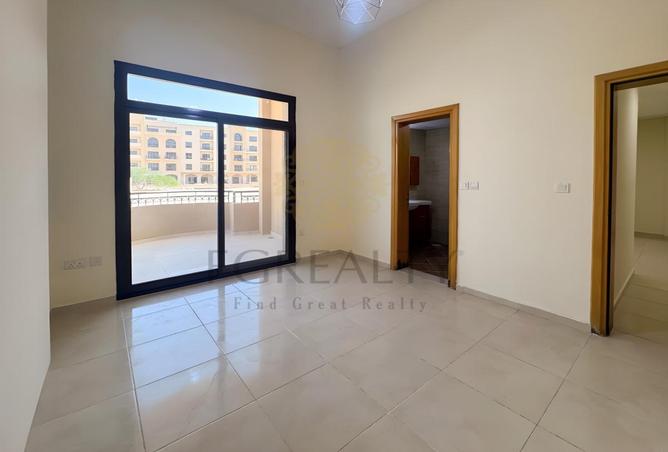 989745 - Property Image 2