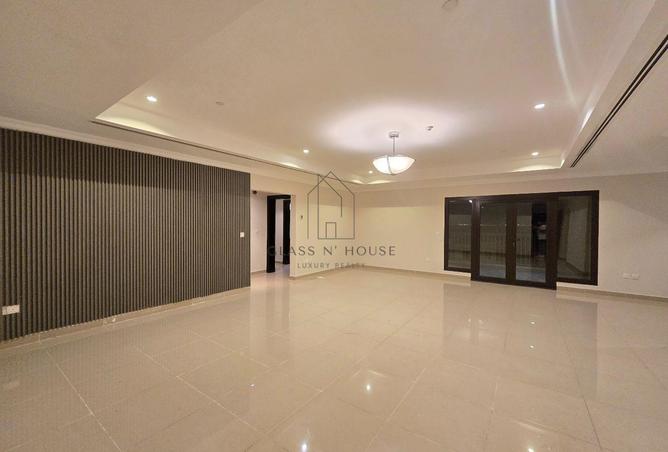 1002705 - Property Image 2