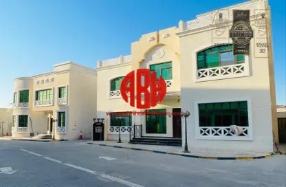 مجمع سكني - 6 غرف نوم - 5 حمامات للايجار في كاب 14 - عين خالد - الدوحة