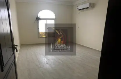 Staff Accommodation - Studio - 5 Bathrooms for rent in Wadi Al Shaheeniya Street - Ain Khaled - Doha