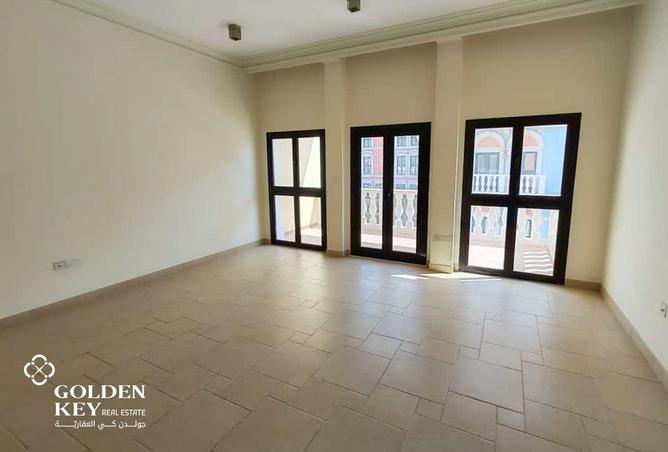 942027 - Property Image 2