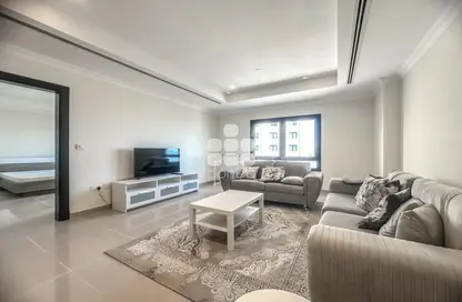 Apartment - 1 Bedroom - 2 Bathrooms for rent in Tower 28 - Porto Arabia - The Pearl Island - Doha