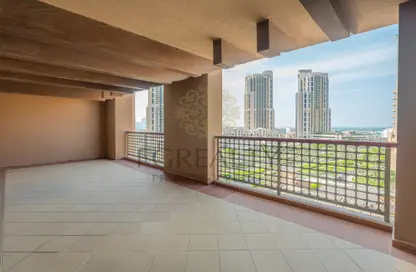 Apartment - 2 Bedrooms - 2 Bathrooms for sale in West Porto Drive - Porto Arabia - The Pearl Island - Doha