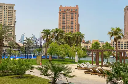 تاون هاوس - 2 غرف نوم - 4 حمامات للايجار في The St. Regis Marsa Arabia Island - Marsa Arabia - جزيرة اللؤلؤة - الدوحة