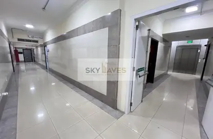 مساحات مكتبية - استوديو - 2 حمامات للايجار في طريق سلوى - العزيزية - الدوحة