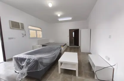 Apartment - Studio - 1 Bathroom for rent in Umm Al Seneem Street - Ain Khaled - Doha