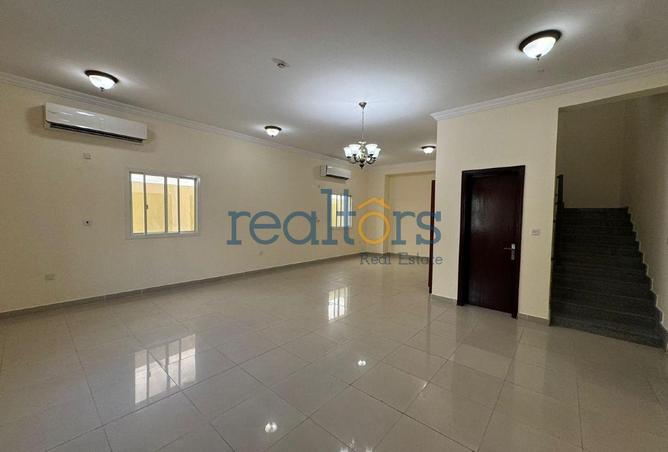 943100 - Property Image 3