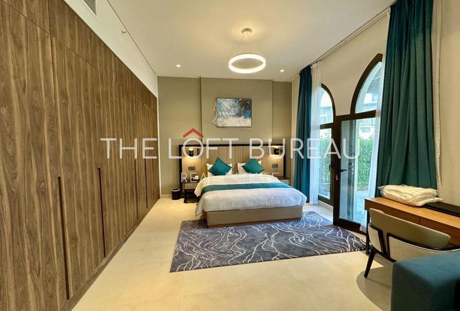 989814 - Property Image 2