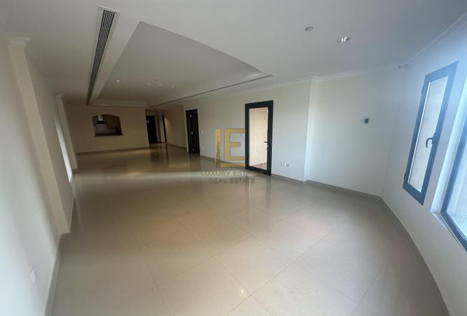 997413 - Property Image 2