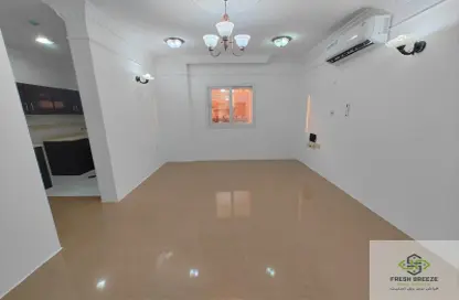 Apartment - 1 Bedroom - 1 Bathroom for rent in Umm Ghwailina Comm - Umm Ghuwalina - Umm Ghuwailina - Doha