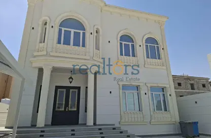 فيلا - 8 غرف نوم - 7 حمامات للايجار في الثمامة - الثمامة - الدوحة