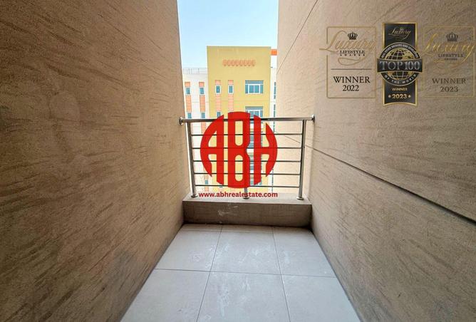 923902 - Property Image 2