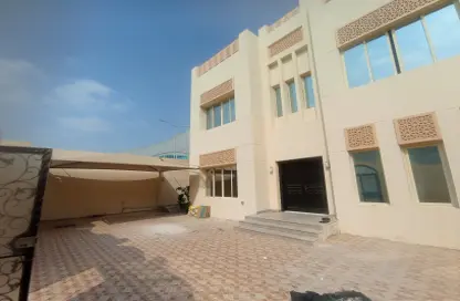 فيلا - 4 غرف نوم - 5 حمامات للايجار في السد - الدوحة