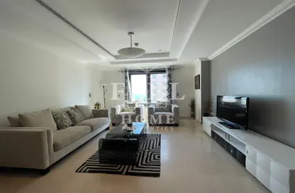 Living Room image for: Apartment - 2 Bedrooms - 3 Bathrooms for rent in Burj Eleganté - Porto Arabia - The Pearl Island - Doha, Image 1