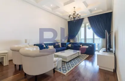 Living Room image for: Apartment - 2 Bedrooms - 3 Bathrooms for sale in Tower 29 - Viva Bahriyah - The Pearl Island - Doha, Image 1