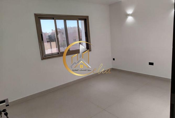 985525 - Property Image 2