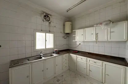 شقة - 2 غرف نوم - 2 حمامات للايجار في شارع المطار القديم - طريق المطار القديم - الدوحة