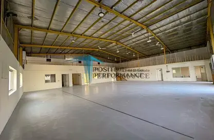 Warehouse - Studio - 2 Bathrooms for rent in Industrial Area 5 - Industrial Area - Industrial Area - Doha