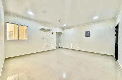 Apartment - 2 Bedrooms - 3 Bathrooms for rent in Bin Omran 35 - Fereej Bin Omran - Doha