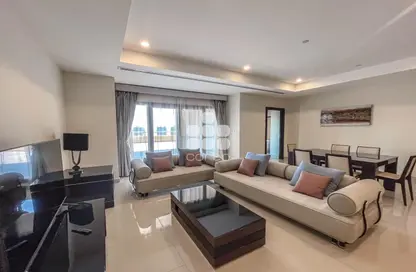 Living / Dining Room image for: Apartment - 1 Bedroom - 2 Bathrooms for rent in East Porto Drive - Porto Arabia - The Pearl Island - Doha, Image 1