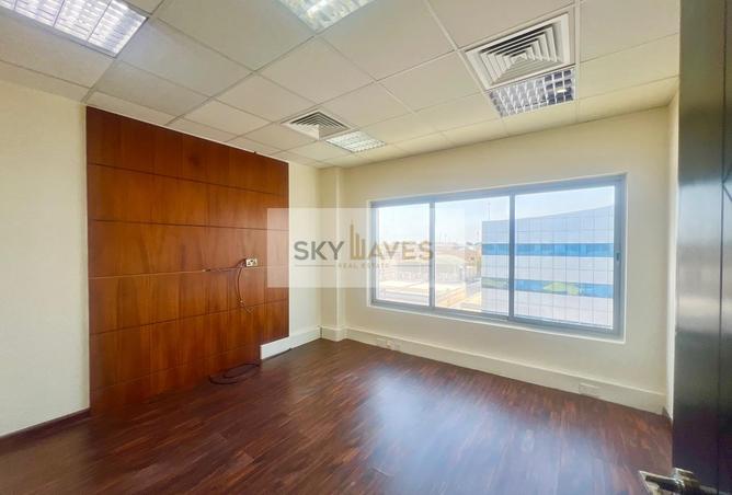 988289 - Property Image 3