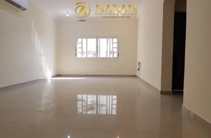 شقة - 2 غرف نوم - 2 حمامات للايجار في فريج بن عمران - الدوحة
