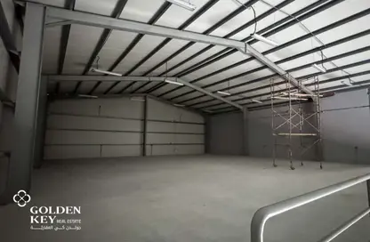 مخزن - استوديو - 7 حمامات للايجار في شارع الصناعية الشرقي - بركة العوامر - الوكرة
