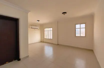 Apartment - Studio - 1 Bathroom for rent in Salaja Street - Doha Al Jadeed - Doha