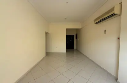 Apartment - 2 Bedrooms - 2 Bathrooms for rent in Thabit Bin Zaid Street - Al Mansoura - Doha