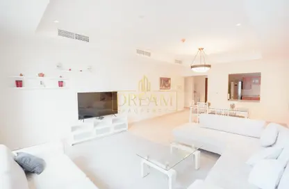 Apartment - 1 Bedroom - 2 Bathrooms for rent in Porto Arabia - The Pearl Island - Doha