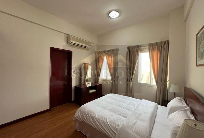 912143 - Property Image 3