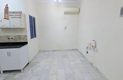 Apartment - 1 Bedroom - 1 Bathroom for rent in Umm Ghuwailina 4 - Umm Ghuwailina - Doha