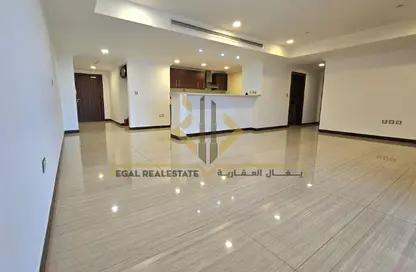 Apartment - 2 Bedrooms - 3 Bathrooms for rent in West Porto Drive - Porto Arabia - The Pearl Island - Doha