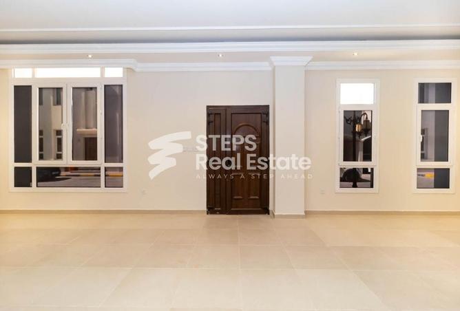 987052 - Property Image 2