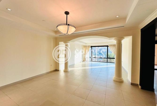 950342 - Property Image 2