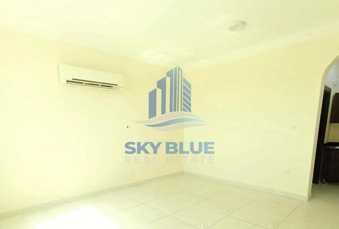908300 - Property Image 2