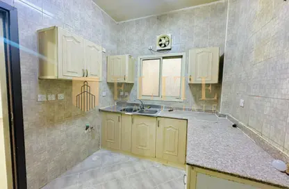 Apartment - 1 Bedroom - 2 Bathrooms for rent in Umm Ghwailina Comm - Umm Ghuwalina - Umm Ghuwailina - Doha