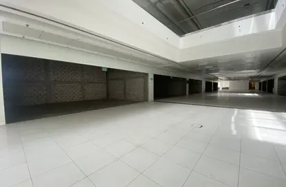 Show Room - Studio - 1 Bathroom for rent in Mesaimeer Road - Abu Hamour - Doha