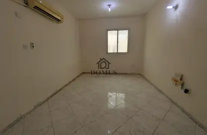 Apartment - 2 Bedrooms - 2 Bathrooms for rent in Thabit Bin Zaid Street - Al Mansoura - Doha