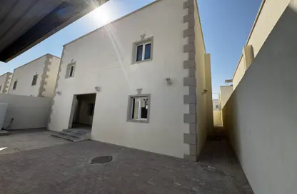Villa - 6 Bedrooms - 6 Bathrooms for rent in Al Kheesa - Umm Salal Mohammed