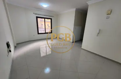 شقة - 3 غرف نوم - 2 حمامات للايجار في شارع انس - فريج بن محمود الشمالي - فريج بن محمود - الدوحة