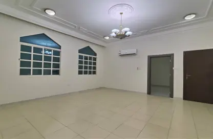 شقة - غرفة نوم - 1 حمام للايجار في شارع عنيزة - الحي الدبلوماسي - الدوحة