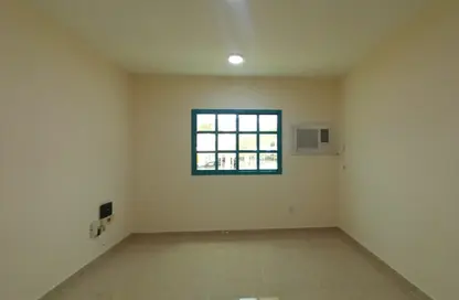 Apartment - 2 Bedrooms - 2 Bathrooms for rent in Umm Ghuwalina - Umm Ghuwailina - Doha
